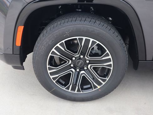 New 2026 Jeep Grand Wagoneer 4WD image 20