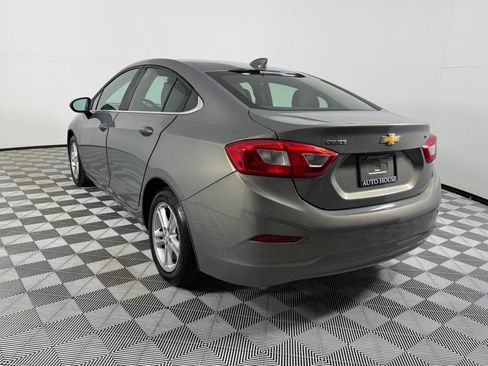 Used 2017 Chevrolet Cruze LT w/ Convenience Package FWD image 7
