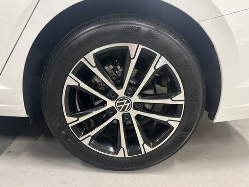 Certified 2024 Volkswagen Jetta Sport image 4