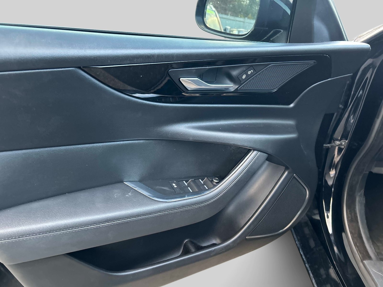 Used 2020 Jaguar XE S RWD image 16