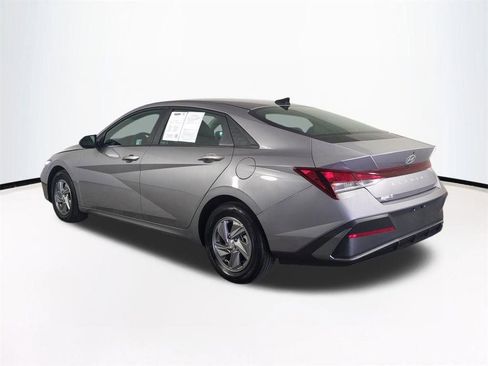 Certified 2025 Hyundai Elantra SE FWD image 7