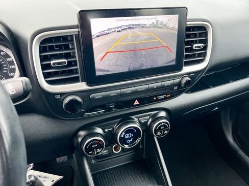 Certified 2022 Hyundai Venue SEL image 20