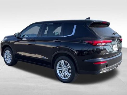 Used 2024 Mitsubishi Outlander ES AWD/4WD image 4
