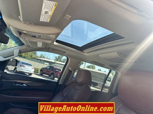 Used 2019 Cadillac Escalade ESV Premium Luxury AWD/4WD image 18