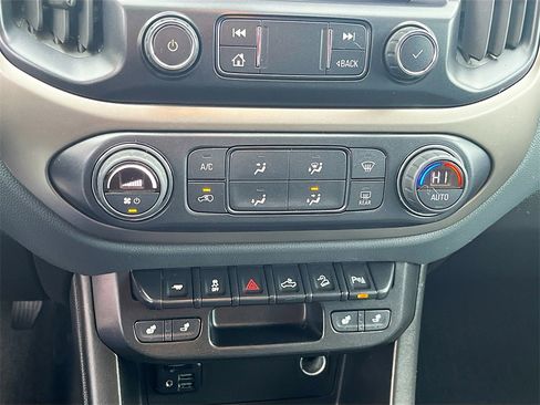 Used 2022 Chevrolet Colorado Z71 image 16