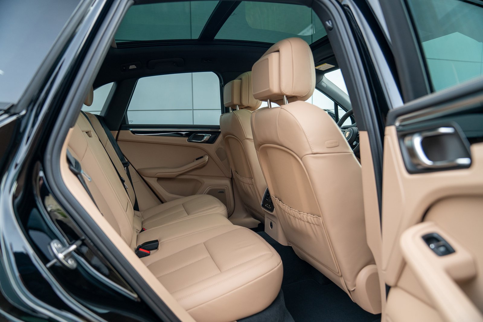 Certified 2026 Porsche Macan AWD/4WD image 25