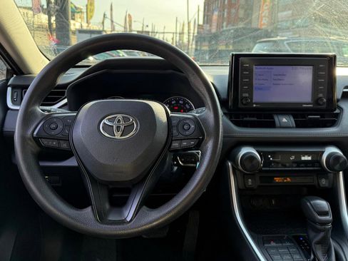 Used 2020 Toyota RAV4 LE w/ All Weather Liner Package AWD/4WD image 18