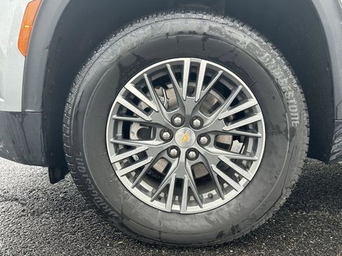 Certified 2025 Chevrolet Traverse LT image 9