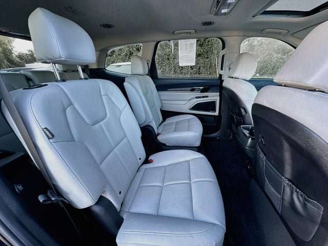 Certified 2025 Kia Telluride EX w/ EX Captain's Chair Package AWD/4WD image 29