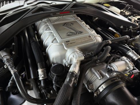 Used 2022 Ford Mustang Shelby GT500 w/ Carbon Fiber Track Pack RWD image 39