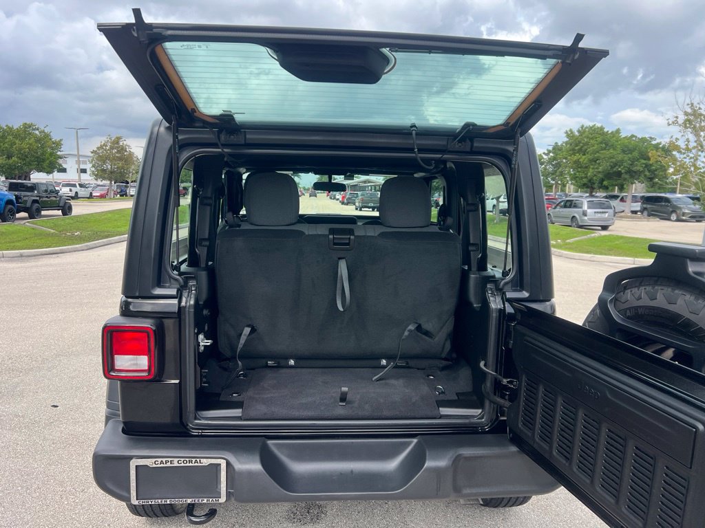 Used 2025 Jeep Wrangler Sport AWD/4WD image 14