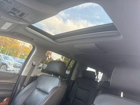 Used 2019 Chevrolet Suburban Premier image 10