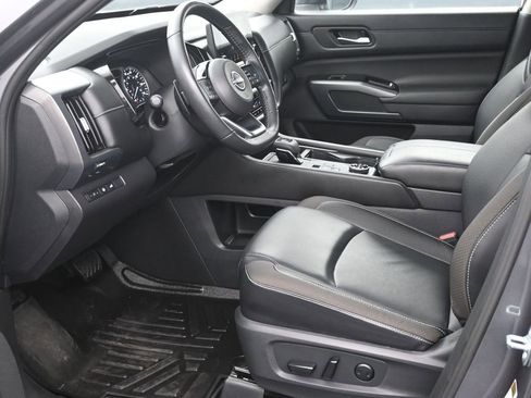 Used 2024 Nissan Pathfinder SL AWD/4WD image 10