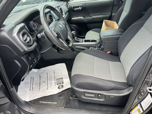 Used 2020 Toyota Tacoma TRD Sport AWD/4WD image 16