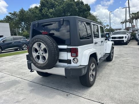 Used 2017 Jeep Wrangler Unlimited Sahara w/ Connectivity Group AWD/4WD image 6