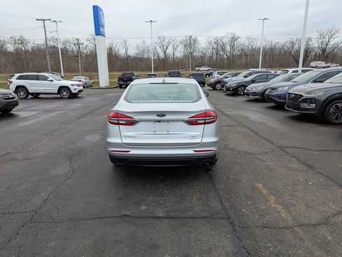 Used 2019 Ford Fusion SE image 4