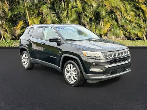 Used 2022 Jeep Compass Latitude w/ Sun and Sound Group image 2