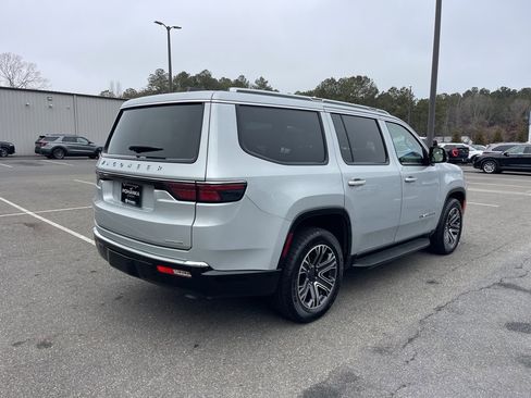 Used 2024 Jeep Wagoneer Series II image 5