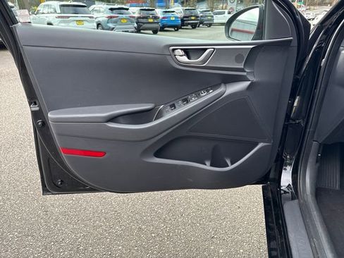 Used 2022 Hyundai Ioniq SE image 16
