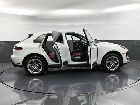 Certified 2025 Porsche Macan image 35