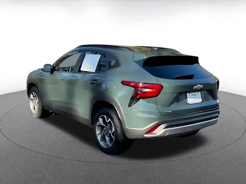 Used 2025 Chevrolet Trax LT image 11