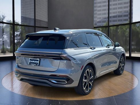 Used 2024 Lincoln Nautilus Reserve w/ Equipment Group 202A image 3