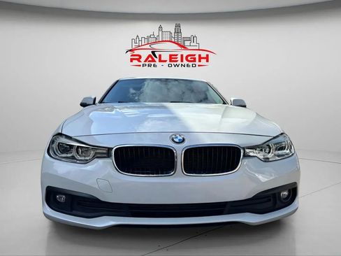 Used 2018 BMW 320i xDrive Sedan w/ Convenience Package image 6