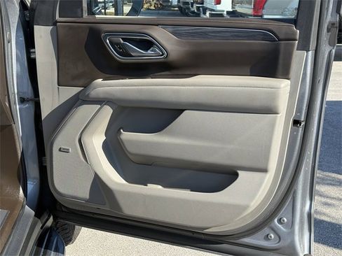 Used 2021 GMC Yukon XL SLT w/ SLT Premium Package image 36