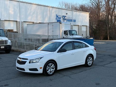 Used 2013 Chevrolet Cruze LS image 8