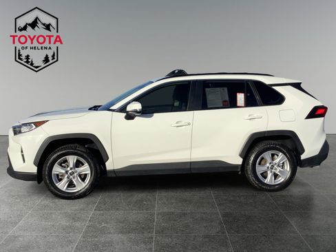 Used 2019 Toyota RAV4 XLE w/ Convenience Package image 2