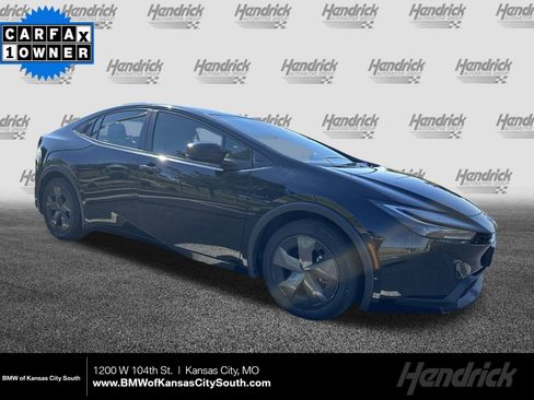 Used 2024 Toyota Prius LE image 1