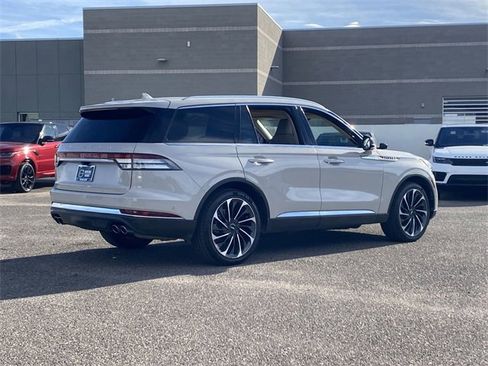 Used 2020 Lincoln Aviator Reserve w/ Equipment Group 202A image 7
