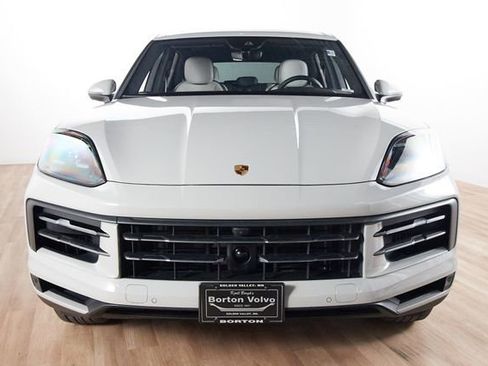Used 2024 Porsche Cayenne AWD/4WD image 2