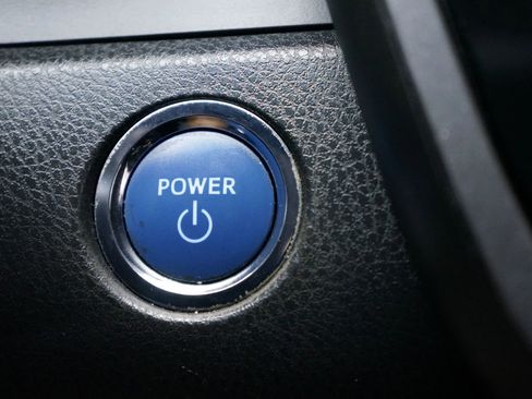 Used 2020 Toyota Camry XLE image 13