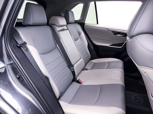 Used 2023 Toyota RAV4 XLE Premium image 39