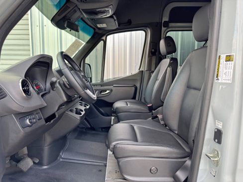Used 2022 Mercedes-Benz Sprinter 1500 image 16