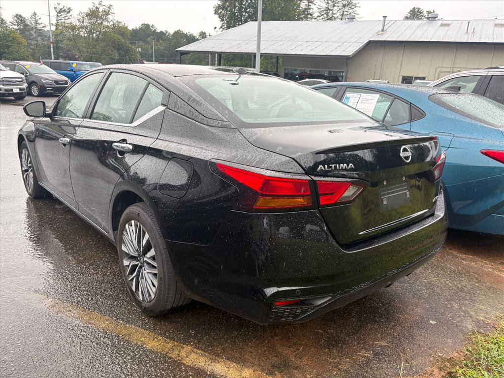Used 2025 Nissan Altima 2.5 SV AWD/4WD image 8