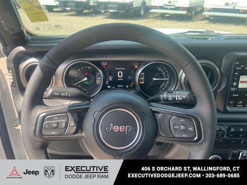 Used 2023 Jeep Wrangler Unlimited w/ Cold Weather Group AWD/4WD image 9