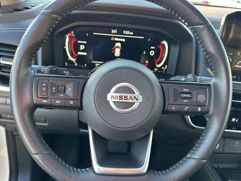 Used 2021 Nissan Rogue Platinum image 17