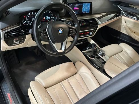 Used 2019 BMW 530i xDrive w/ Convenience Package AWD/4WD image 17