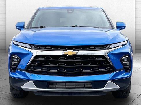Used 2025 Chevrolet Blazer LT AWD/4WD image 2