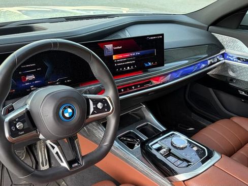Used 2023 BMW i7 xDrive60 AWD/4WD image 7