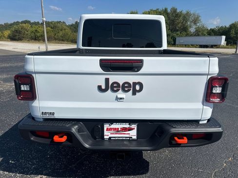Used 2025 Jeep Gladiator Mojave w/ Convenience Group AWD/4WD image 9