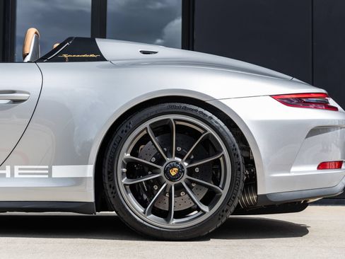 Used 2019 Porsche 911 Speedster RWD image 16