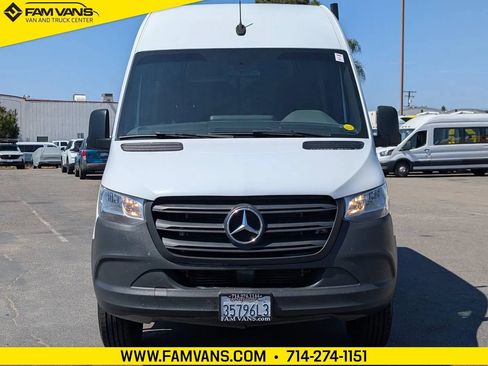 Used 2020 Mercedes-Benz Sprinter 2500 image 2