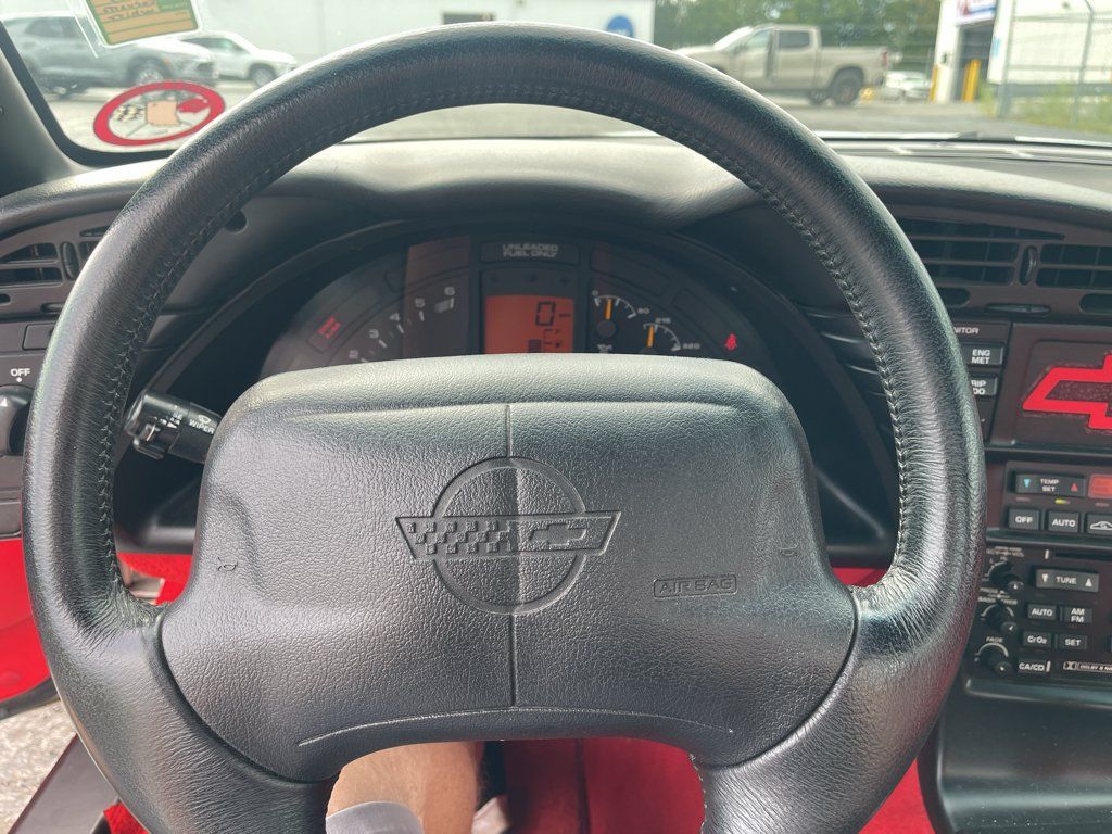 Used 1996 Chevrolet Corvette Coupe RWD image 15