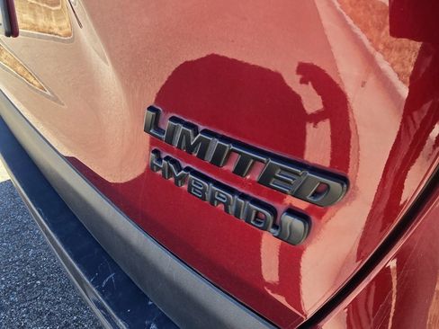 Used 2022 Toyota RAV4 Limited image 11