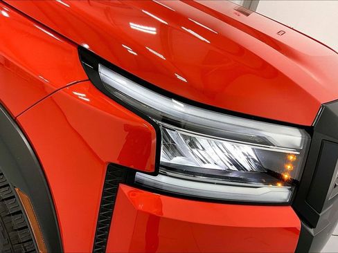 Used 2025 Nissan Frontier PRO-4X w/ Pro Convenience Package image 38