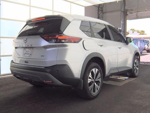 Used 2023 Nissan Rogue SV w/ SV Premium B Package FWD image 6