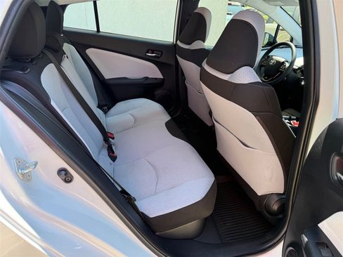 Used 2022 Toyota Prius LE FWD image 5